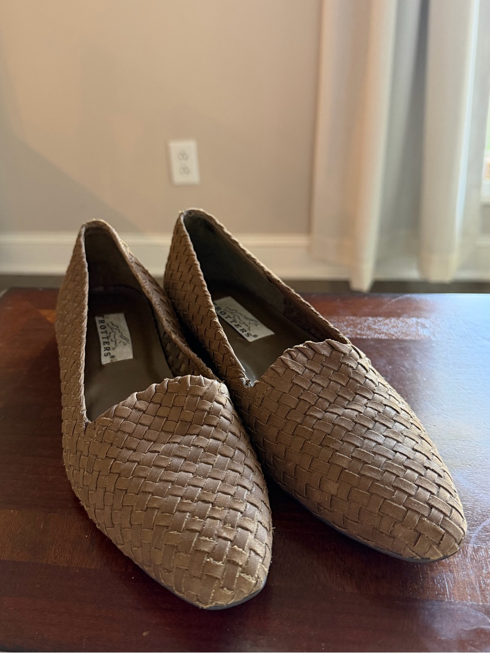 Trotters Vintage Woven Pointed-Toe Loafer Flats - Taupe Brown Size 8.5